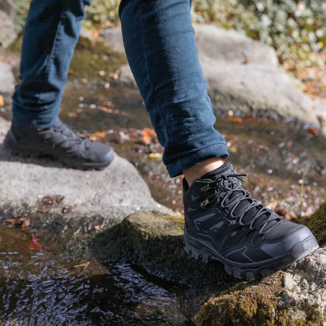 "Comfortabele en duurzame wandelschoenen voor dames, lichtbruin met een robuuste uitstraling, ideaal voor avontuurlijke tocht