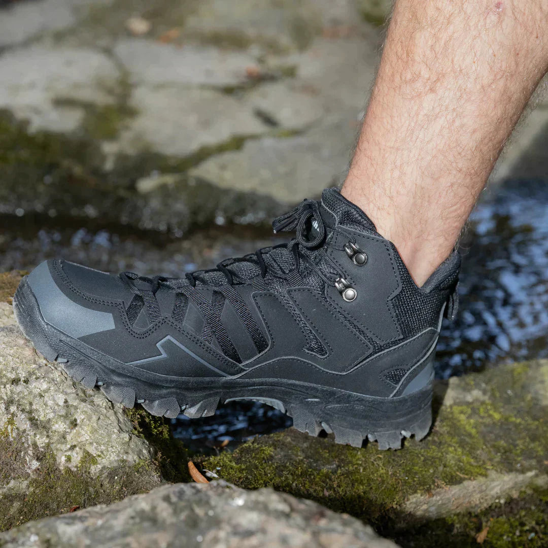 "Comfortabele en duurzame wandelschoenen voor dames, lichtbruin met een robuuste uitstraling, ideaal voor avontuurlijke tocht