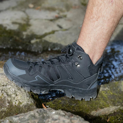 "Comfortabele en duurzame wandelschoenen voor dames, lichtbruin met een robuuste uitstraling, ideaal voor avontuurlijke tocht