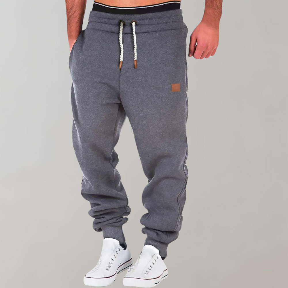 "Comfortabele heren joggingbroek, zacht materiaal, elastische tailleband, casual stijl, perfect voor thuis en uitjes."