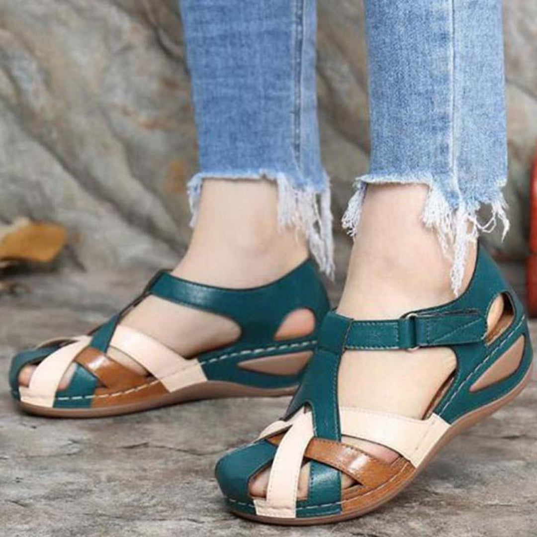 Comfortabele open dames sandalen in bourgondisch rood, licht ontwerp, ideaal voor zomer, ademend textiel, veelzijdig gebruik.