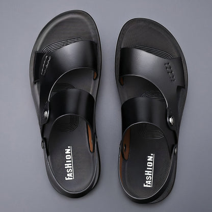 "Comfortabele zandkleurige herensandalen met antislip zool, luchtig design perfect voor zomeravonturen."