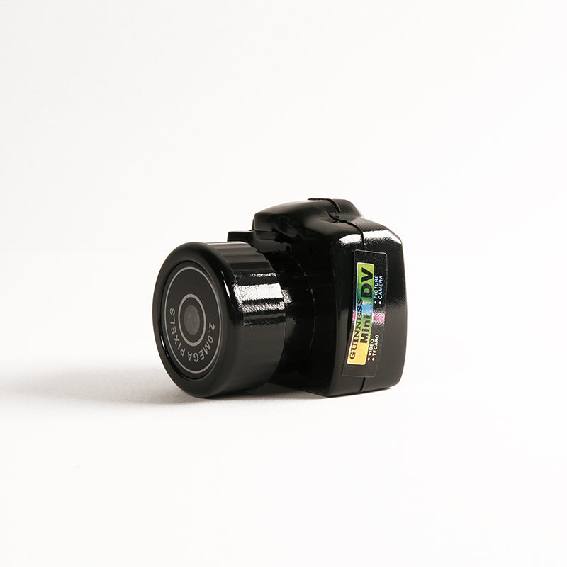 "Compacte HD mini videocamera, draagbaar ontwerp met schokbestendige behuizing, ideaal voor scherpe 1080HD opnamen."