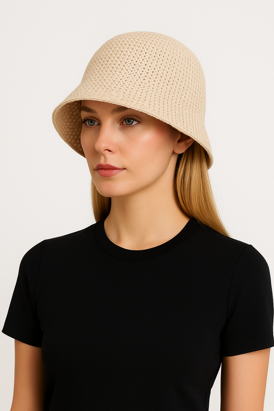 "Dahlia Zonnehoed, brede rand, ademend en opvouwbaar, elegante damesaccessoire voor ultieme zomerbescherming."