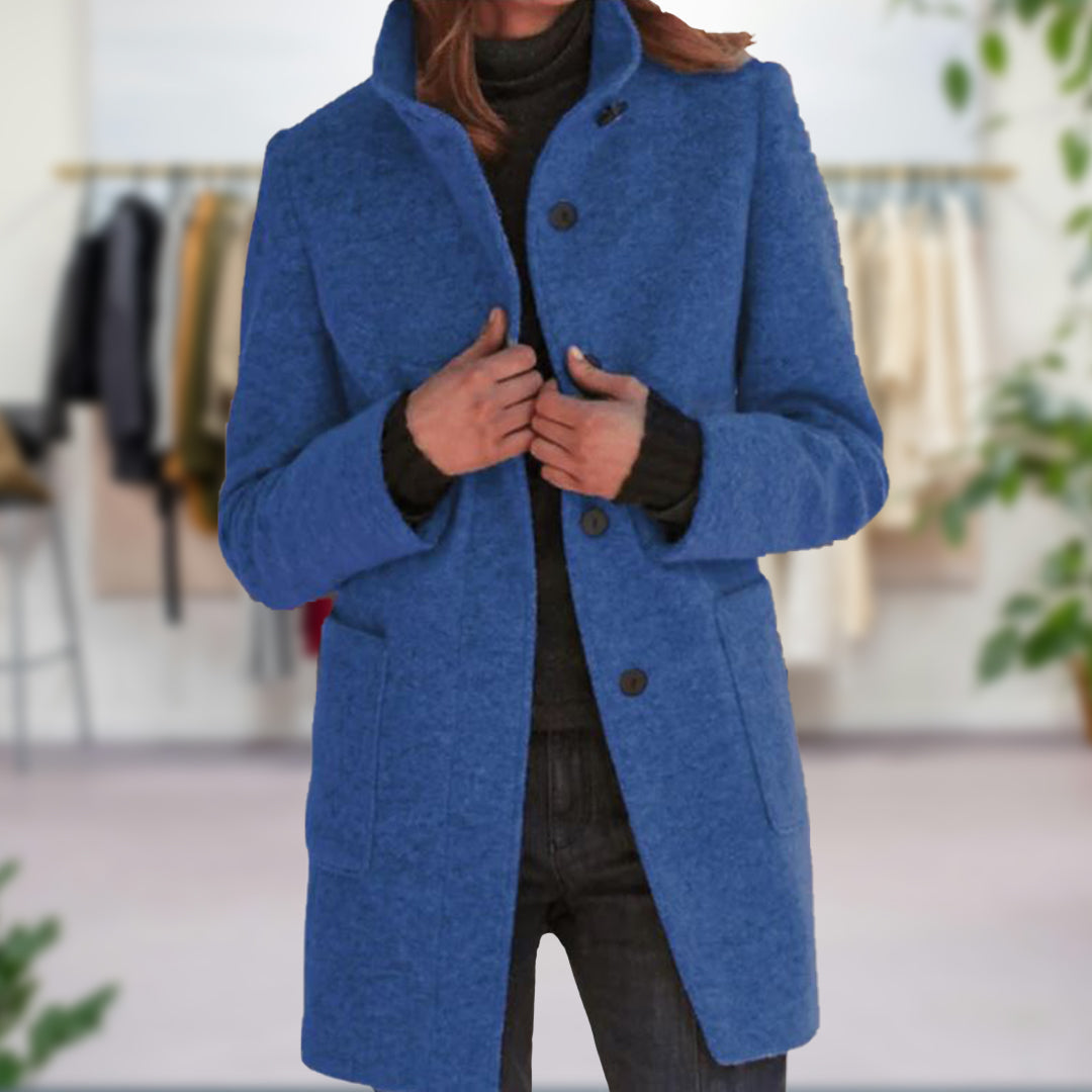 "Dames herfstjas elegant en warm in blauw, stijlvolle jas voor koelere maanden, verkrijgbaar in meerdere kleuren."