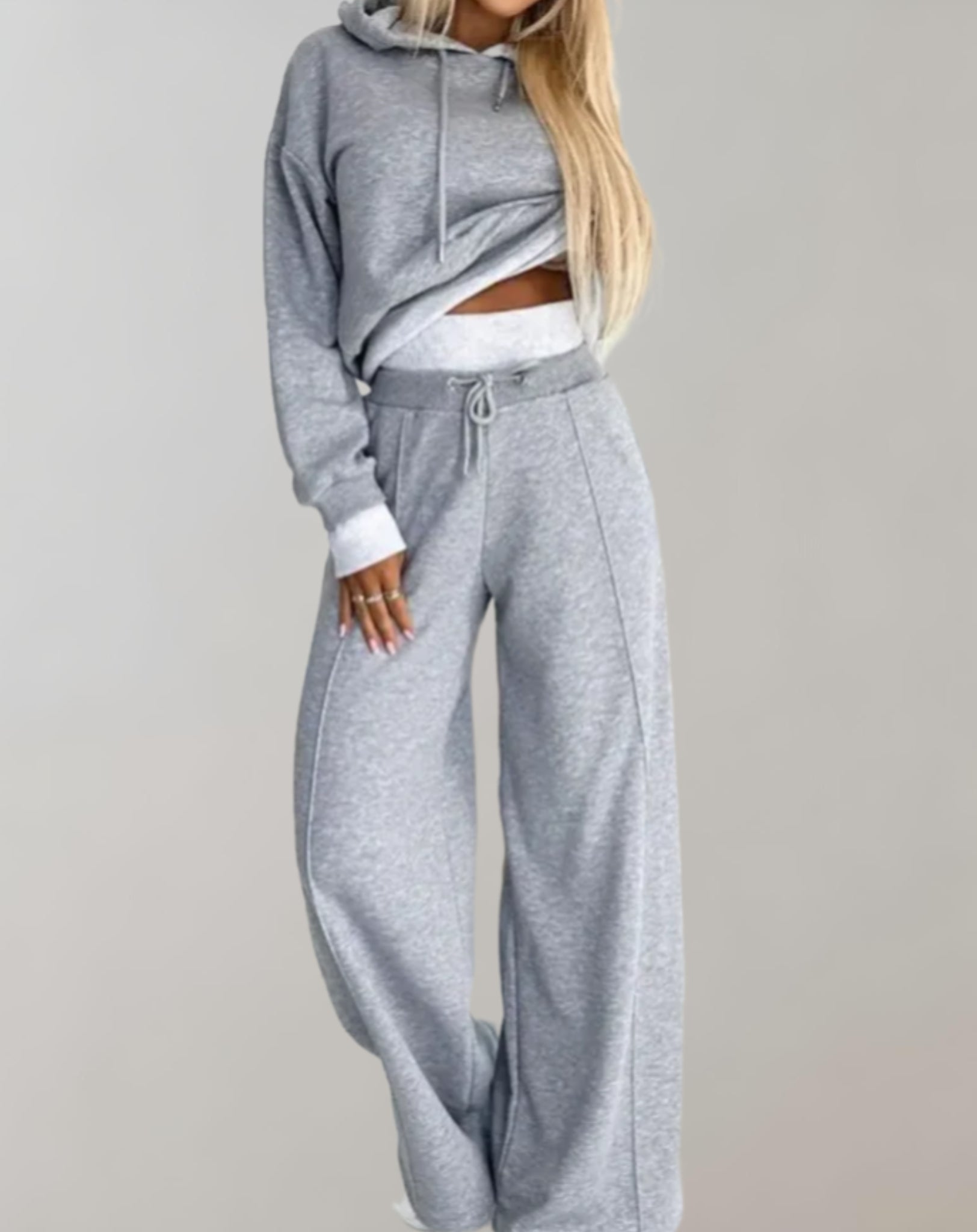 "Dames jogger set, zachte hoodie met joggingbroek in lichtgrijs, comfortabele pasvorm, ideaal voor casual en thuisgebruik."