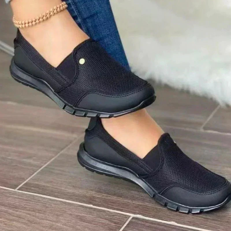 "Dames slip-on orthopedische diabetesschoenen in elegant roze, met ademend textiel en antislip zool voor optimaal comfort."