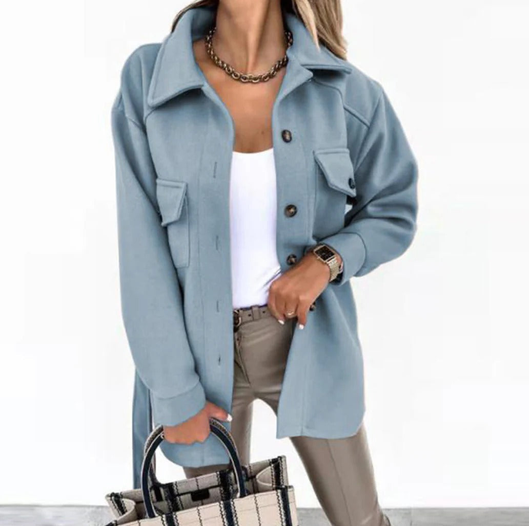 "Dames voorjaarsjack, elegant ontwerp met weerbestendige kwaliteit, stijlvolle details en perfect voor lente-uitjes."