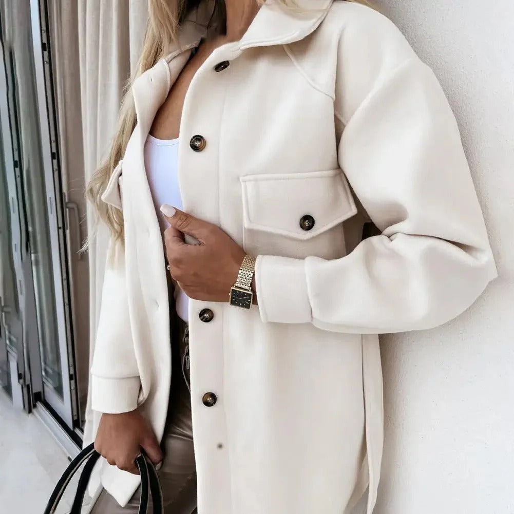 "Dames voorjaarsjack, elegant ontwerp met weerbestendige kwaliteit, stijlvolle details en perfect voor lente-uitjes."