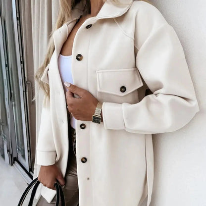 "Dames voorjaarsjack, elegant ontwerp met weerbestendige kwaliteit, stijlvolle details en perfect voor lente-uitjes."