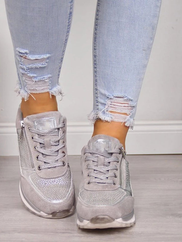 "Dames wandelschoenen met orthopedische ondersteuning, duurzaam suède en ronde teen, ideaal voor comfort en stijl."
