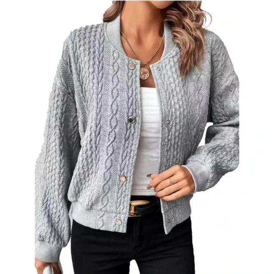 "Damesvest Elin met knoopjes, zacht en luxueus, in grijs; elegant design ideaal voor elke stijlvolle gelegenheid."
