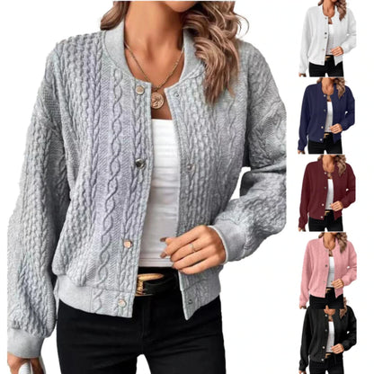 "Damesvest Elin met knoopjes, zacht en luxueus, in grijs; elegant design ideaal voor elke stijlvolle gelegenheid."