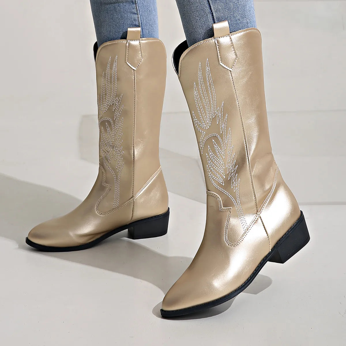 "Demy cowboylaarzen dames met geborduurd design, duurzaam vegan leer, western stijl, slipbestendige zool en comfort"