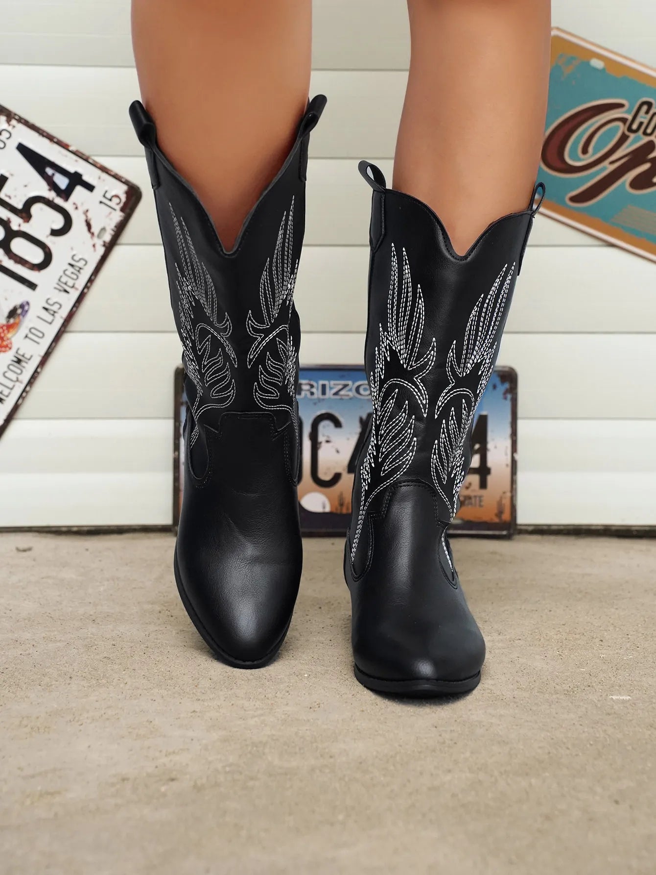 "Demy cowboylaarzen dames met geborduurd design, duurzaam vegan leer, western stijl, slipbestendige zool en comfort"