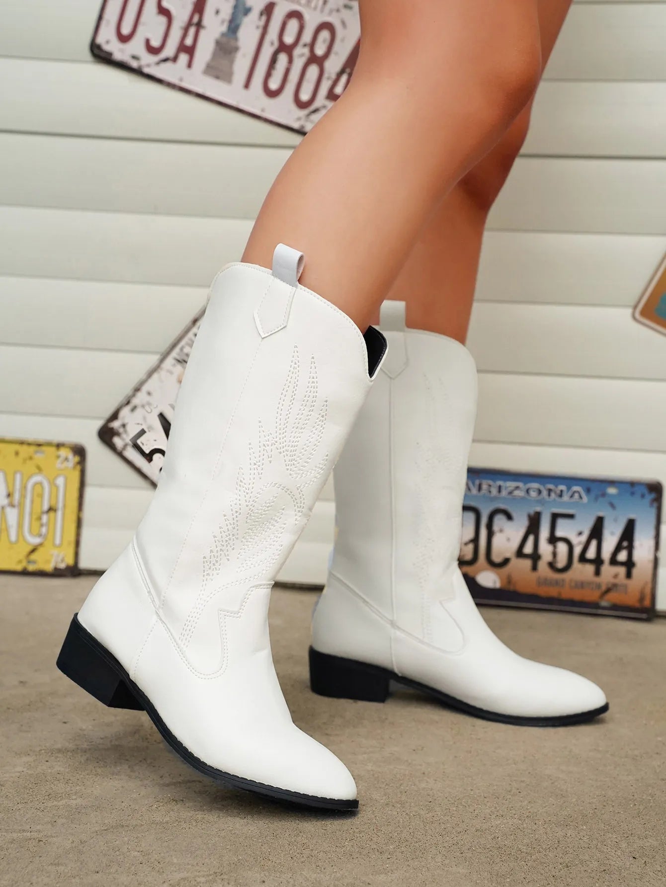 "Demy cowboylaarzen dames met geborduurd design, duurzaam vegan leer, western stijl, slipbestendige zool en comfort"