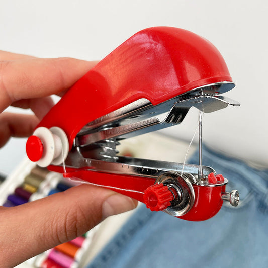 "Draagbare compacte naaimachine, lichtgewicht en compleet, ideaal voor beginners en creatieve naaiprojecten"