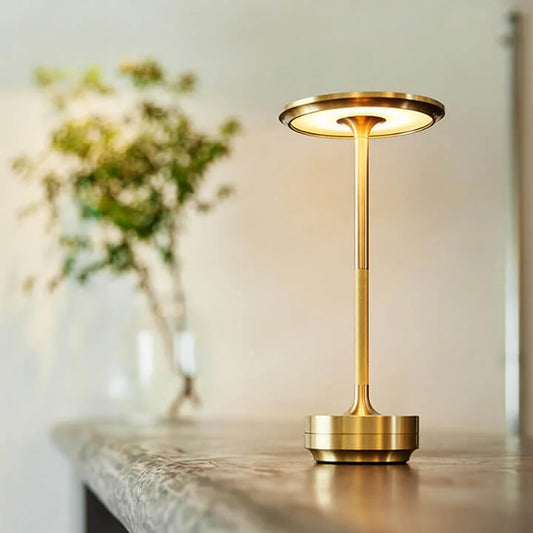 "Draagbare LED tafellamp met dimbare functies, modern design, draadloos, oplaadbaar via USB, ideaal voor elke interieurstijl.