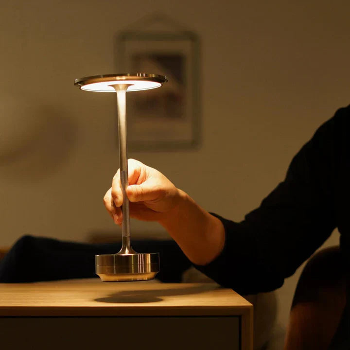 "Draagbare LED tafellamp met dimbare functies, modern design, draadloos, oplaadbaar via USB, ideaal voor elke interieurstijl.