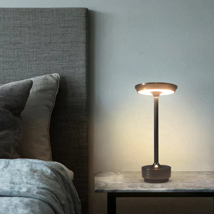 "Draagbare LED tafellamp met dimbare functies, modern design, draadloos, oplaadbaar via USB, ideaal voor elke interieurstijl.