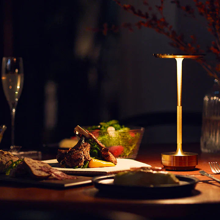 "Draagbare LED tafellamp met dimbare functies, modern design, draadloos, oplaadbaar via USB, ideaal voor elke interieurstijl.