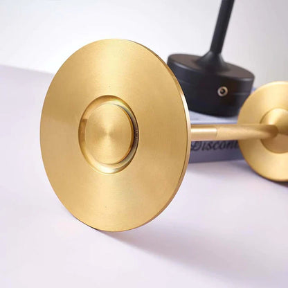 "Draagbare LED tafellamp met dimbare functies, modern design, draadloos, oplaadbaar via USB, ideaal voor elke interieurstijl.