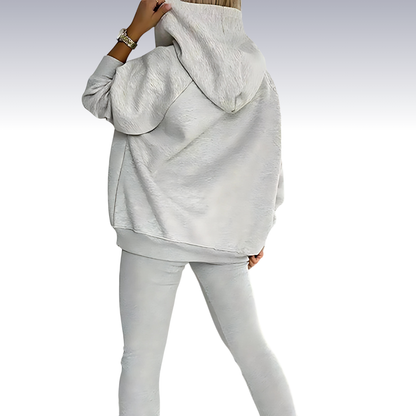 "Driedelige sportset dames met elegante top, sportbeha en legging; ademende en elastische stoffen voor comfort en stijl."