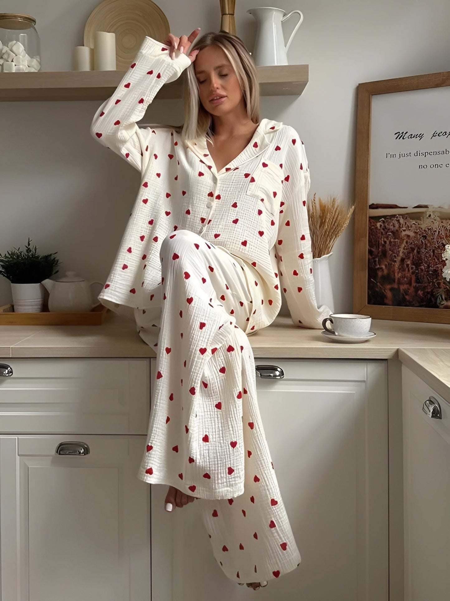 "Elara pyjamaset met hartjesontwerp, dames pyjama, comfortabel en trendy, zachte stof, geschikt voor loungen en slapen"