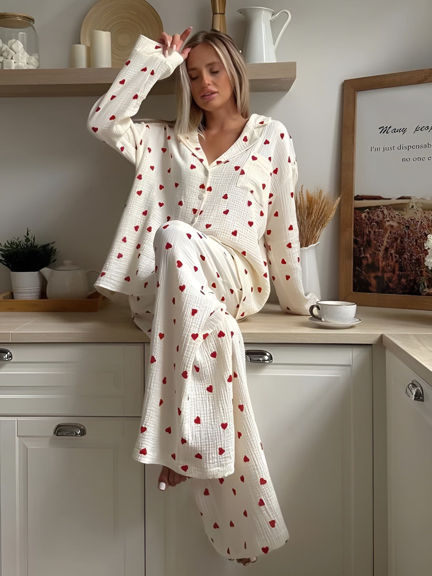 "Elara pyjamaset met hartjesontwerp, dames pyjama, comfortabel en trendy, zachte stof, geschikt voor loungen en slapen"