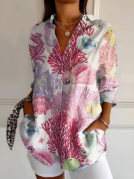Elegant dames button-up hemd in ademend katoen, lichtblauw met bloemmotief. Geschikt voor zakelijke en casual gelegenheden.