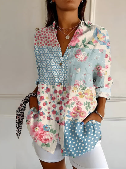 Elegant dames button-up hemd in ademend katoen, lichtblauw met bloemmotief. Geschikt voor zakelijke en casual gelegenheden.