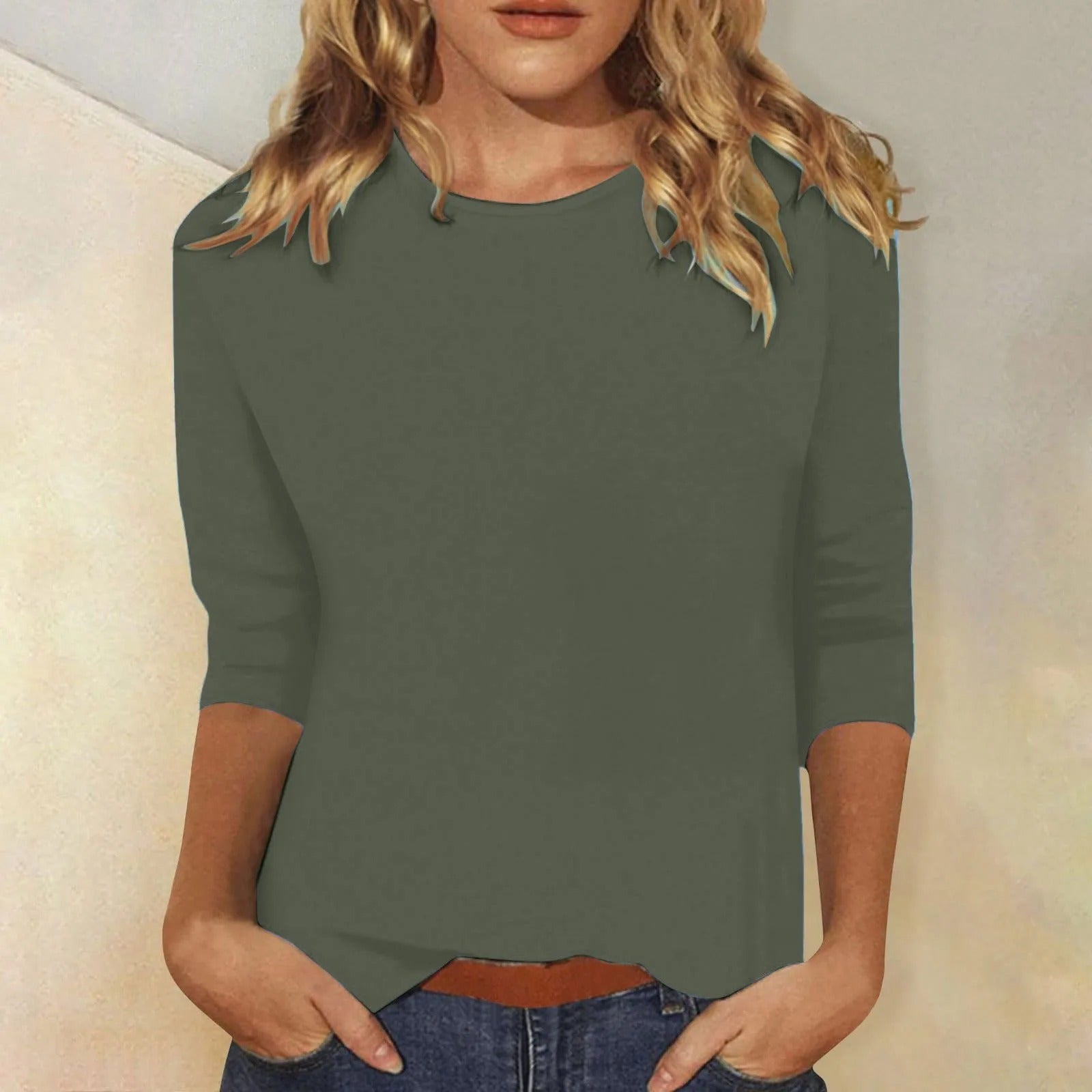 "Elegant dames shirt met lange mouwen, ronde hals en ademende stof, verkrijgbaar in diverse kleuren en maten."