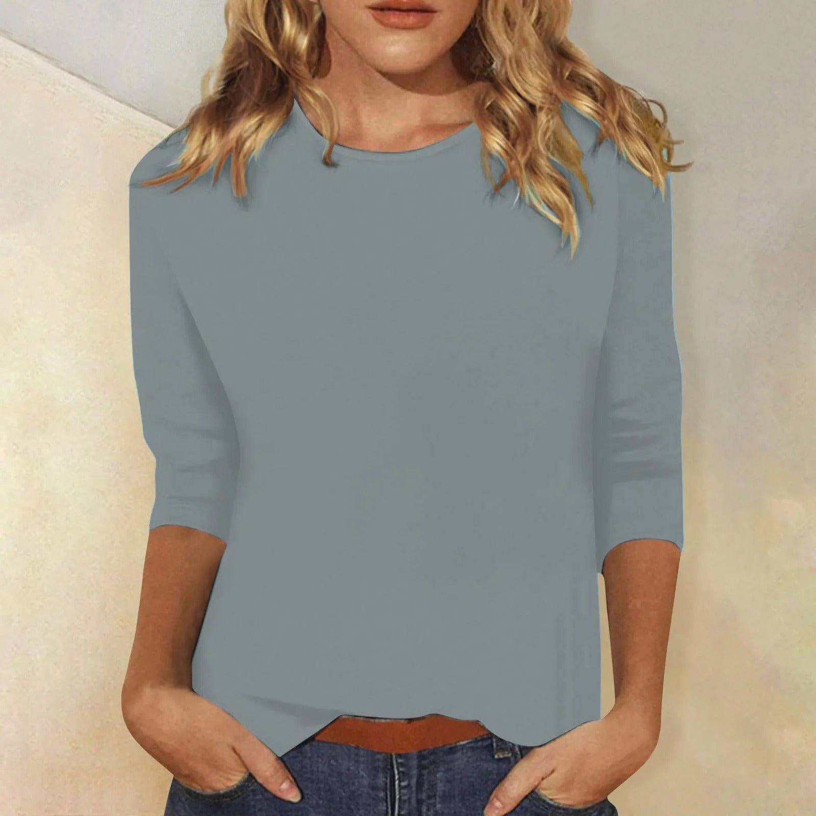 "Elegant dames shirt met lange mouwen, ronde hals en ademende stof, verkrijgbaar in diverse kleuren en maten."