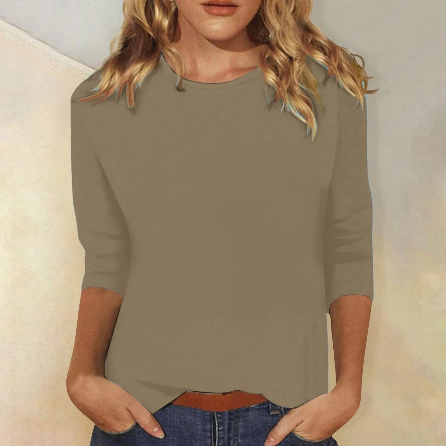 "Elegant dames shirt met lange mouwen, ronde hals en ademende stof, verkrijgbaar in diverse kleuren en maten."