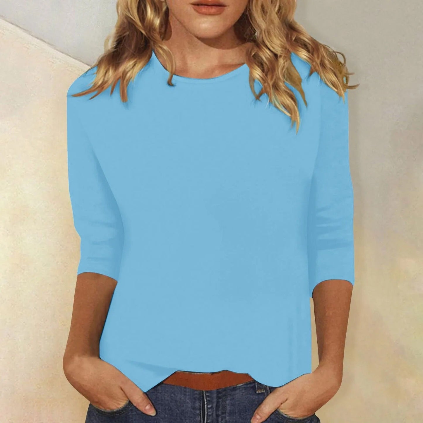"Elegant dames shirt met lange mouwen, ronde hals en ademende stof, verkrijgbaar in diverse kleuren en maten."