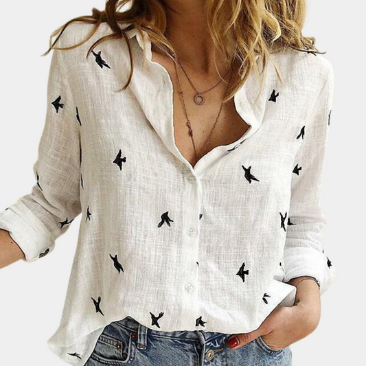 "Elegant dameshemd met lange mouwen, zwaluwprint en knoopsluiting. Perfect voor casual en zakelijke outfits."