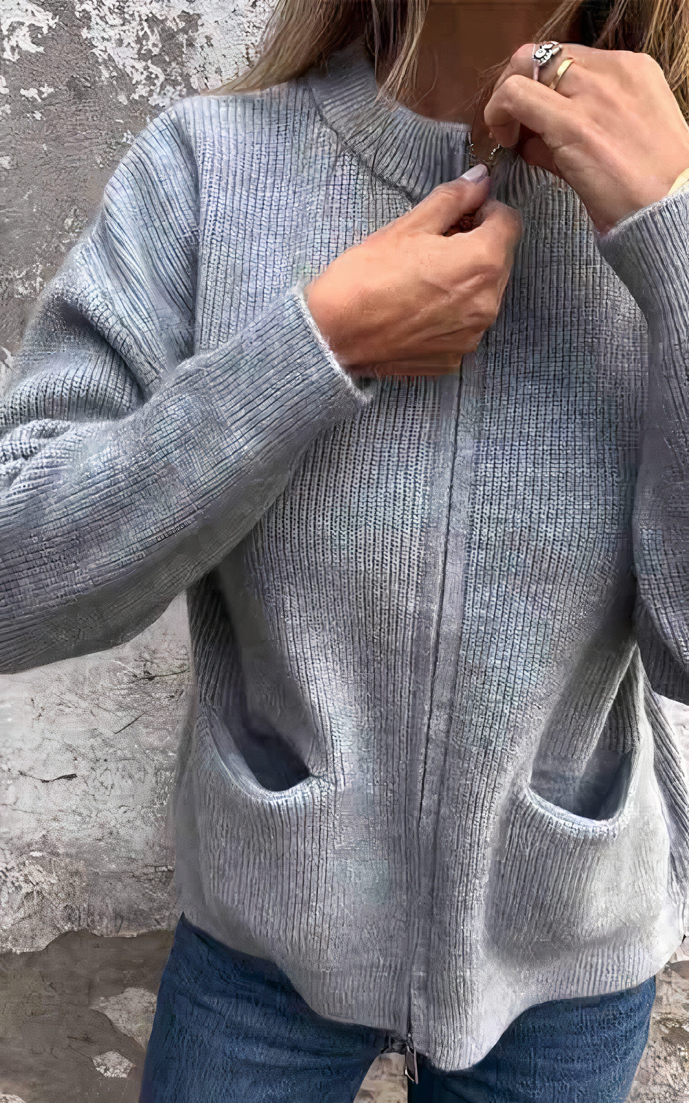 "Elegant damesvest in zachte stof, lichtbruin van kleur, comfortabel en veelzijdig voor dagelijks en formeel gebruik."
