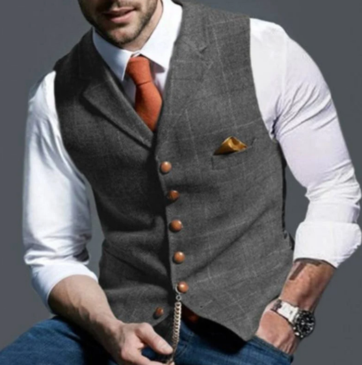 "Elegant donkergrijs herengilet van tweedstof, klassiek en veelzijdig, ideaal voor zowel formele als casual gelegenheden."