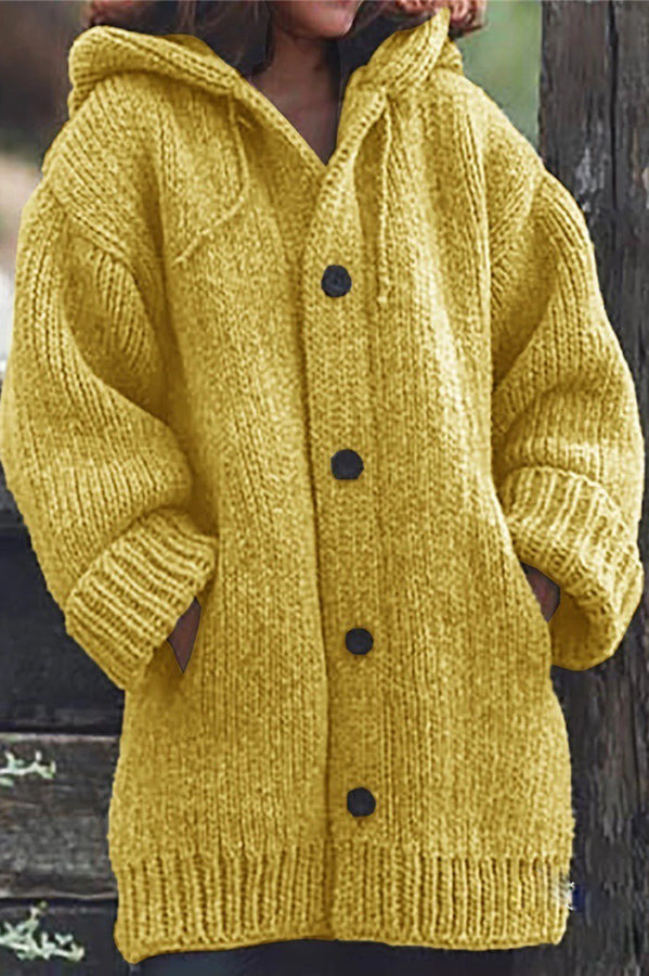 Elegant gebreid vest voor dames met capuchon in kaki, zachte stof, ideale keuze voor stijl en comfort in de winter.