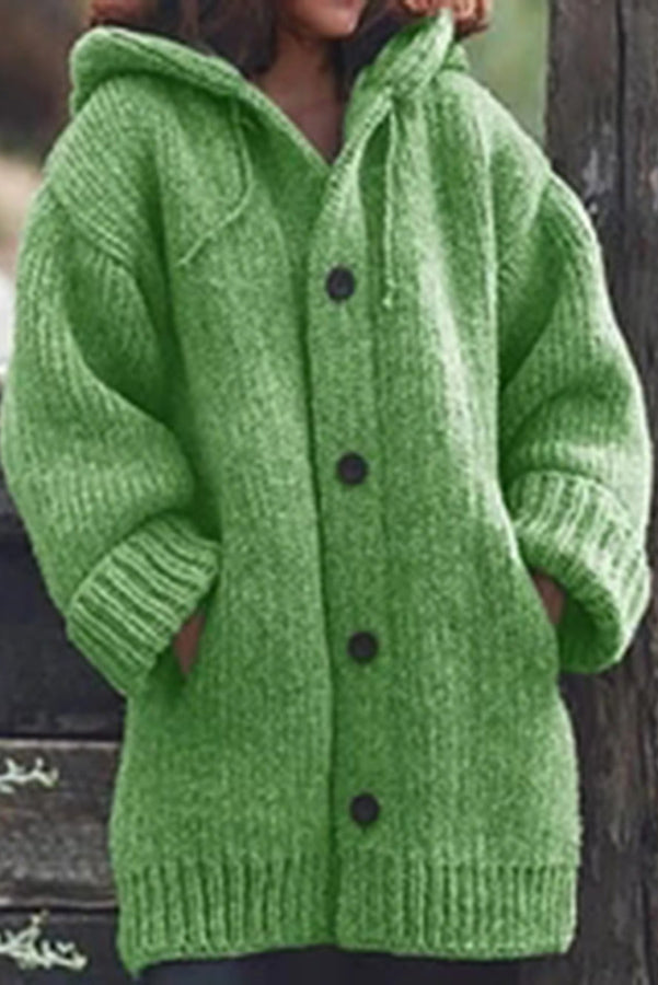 Elegant gebreid vest voor dames met capuchon in kaki, zachte stof, ideale keuze voor stijl en comfort in de winter.