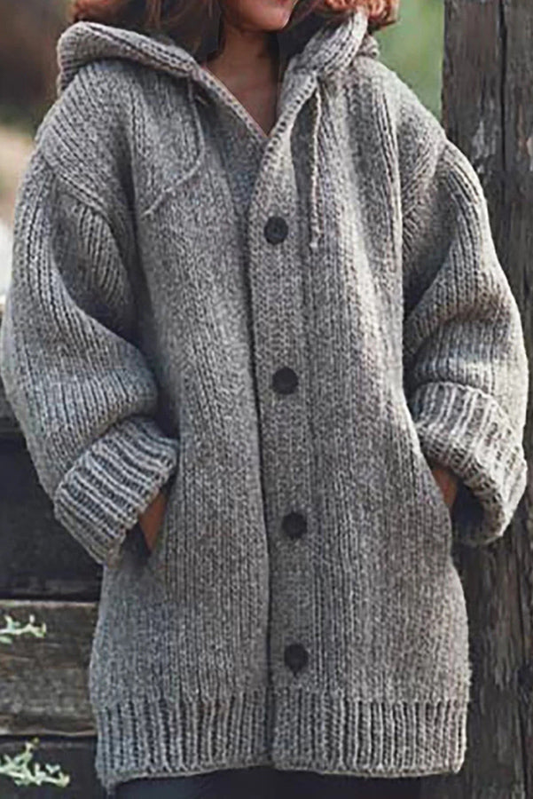Elegant gebreid vest voor dames met capuchon in kaki, zachte stof, ideale keuze voor stijl en comfort in de winter.