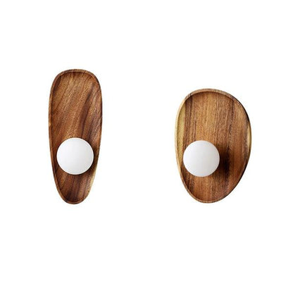 Elegant ontworpen wandlamp van natuurlijk hout, LED-verlichting, geeft een warme uitstraling in moderne of klassieke interieu