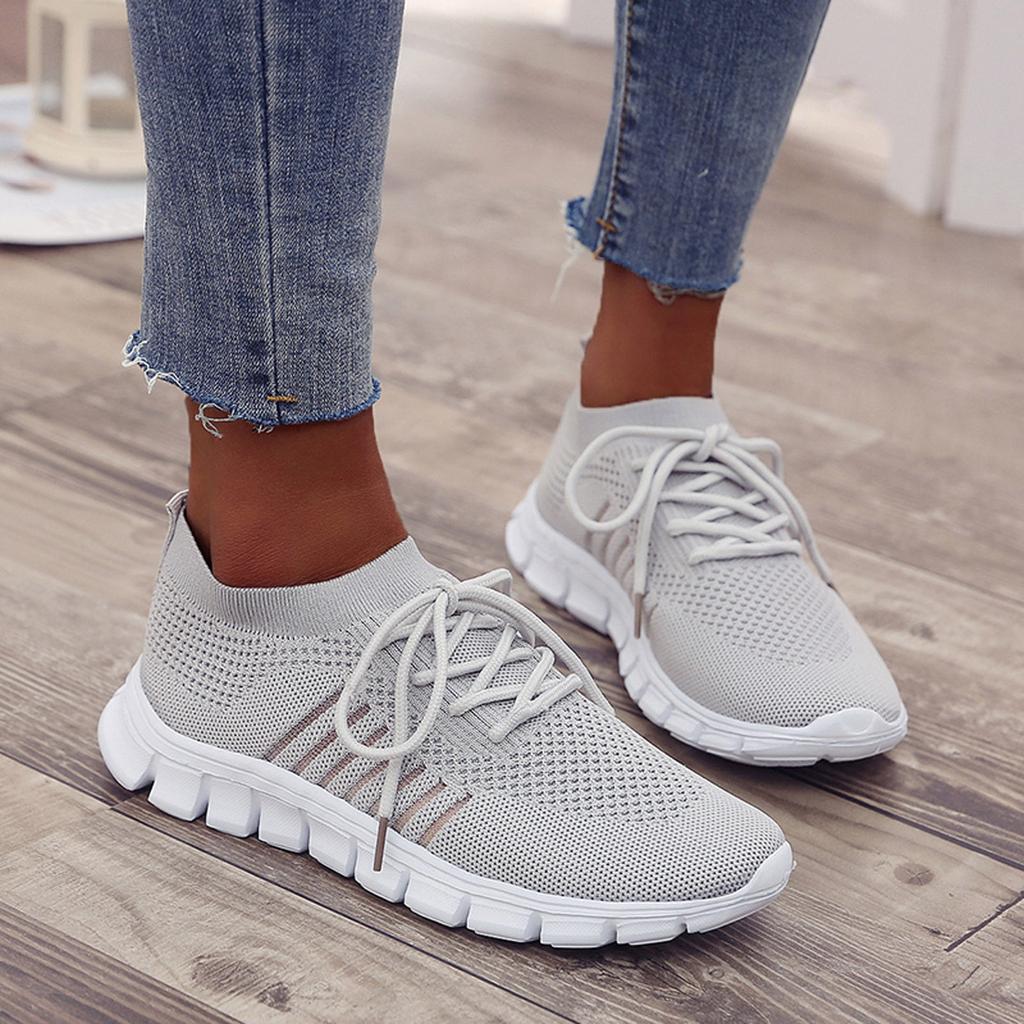 "Elegant witte orthopedische Margaret sneakers voor dames met ademend bovenwerk en schokabsorberende zool, ideaal dagelijks g