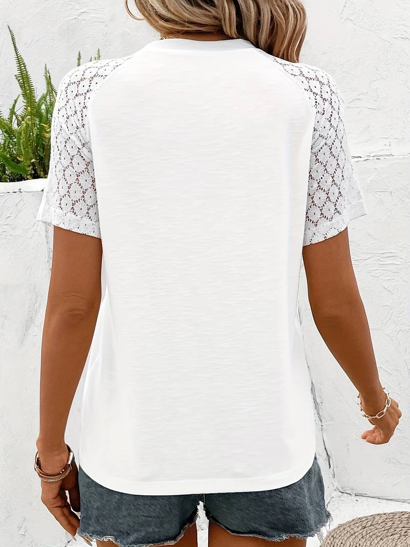 "Elegant zwart T-shirt vrouwen, minimalistisch ontwerp, korte mouwen, comfortabele pasvorm, moeiteloze stijlvolle look"