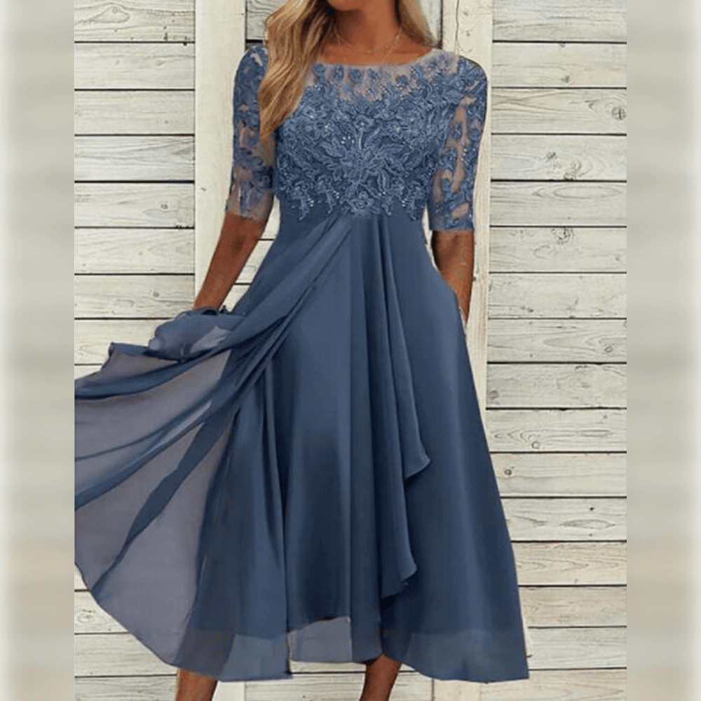 Elegante chiffon jurk met kant, halflange mouwen en flatterende pasvorm, perfect voor feestelijke gelegenheden.