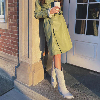 "Elegante dames cowboylaarzen met sprankelende metallic afwerking, hoge hak en moderne uitstraling voor een glamoureuze look.
