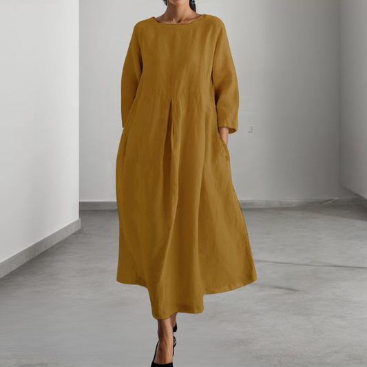 Elegante dames midi jurk in geelbruin, losvallend met ademende stof, perfect voor zomer; veelzijdig en comfortabel.