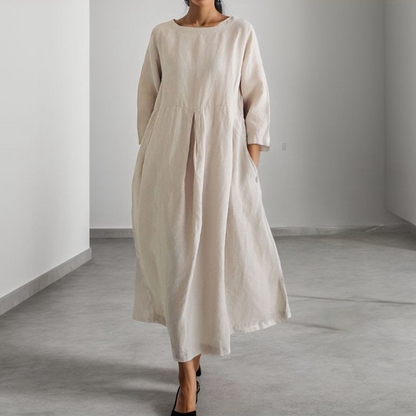 Elegante dames midi jurk in geelbruin, losvallend met ademende stof, perfect voor zomer; veelzijdig en comfortabel.