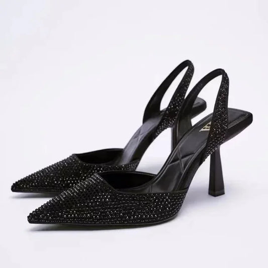 "Elegante dames sandalen met puntige neus, hoge hak en verstelbare bandjes, ideaal voor comfort en stijl in de zomer."