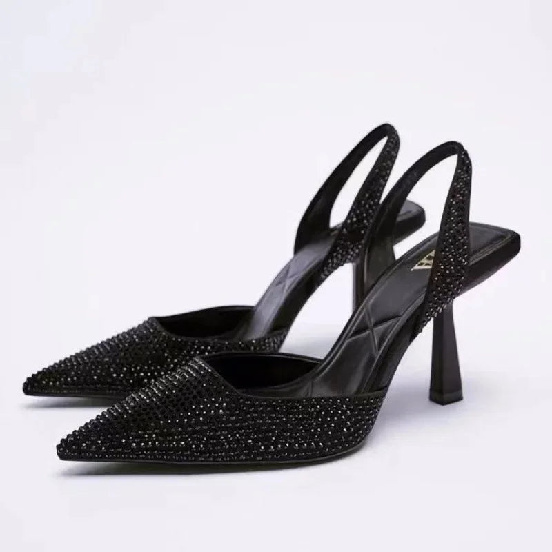 "Elegante dames sandalen met puntige neus, hoge hak en verstelbare bandjes, ideaal voor comfort en stijl in de zomer."